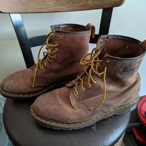 Dr. Doc Marten 7 eyelet leather boots